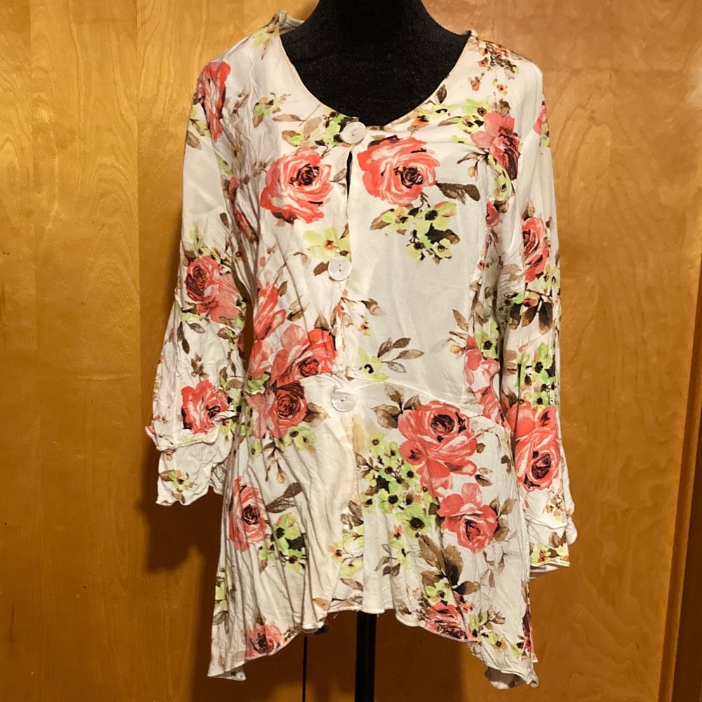 The Pyramid Collection Floral Tunic - White and Pink